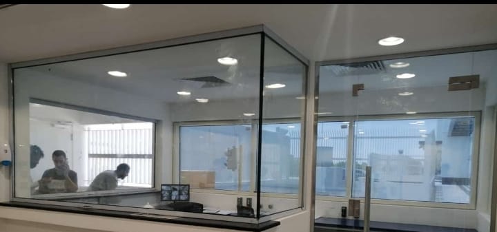 واجهات زجاجية